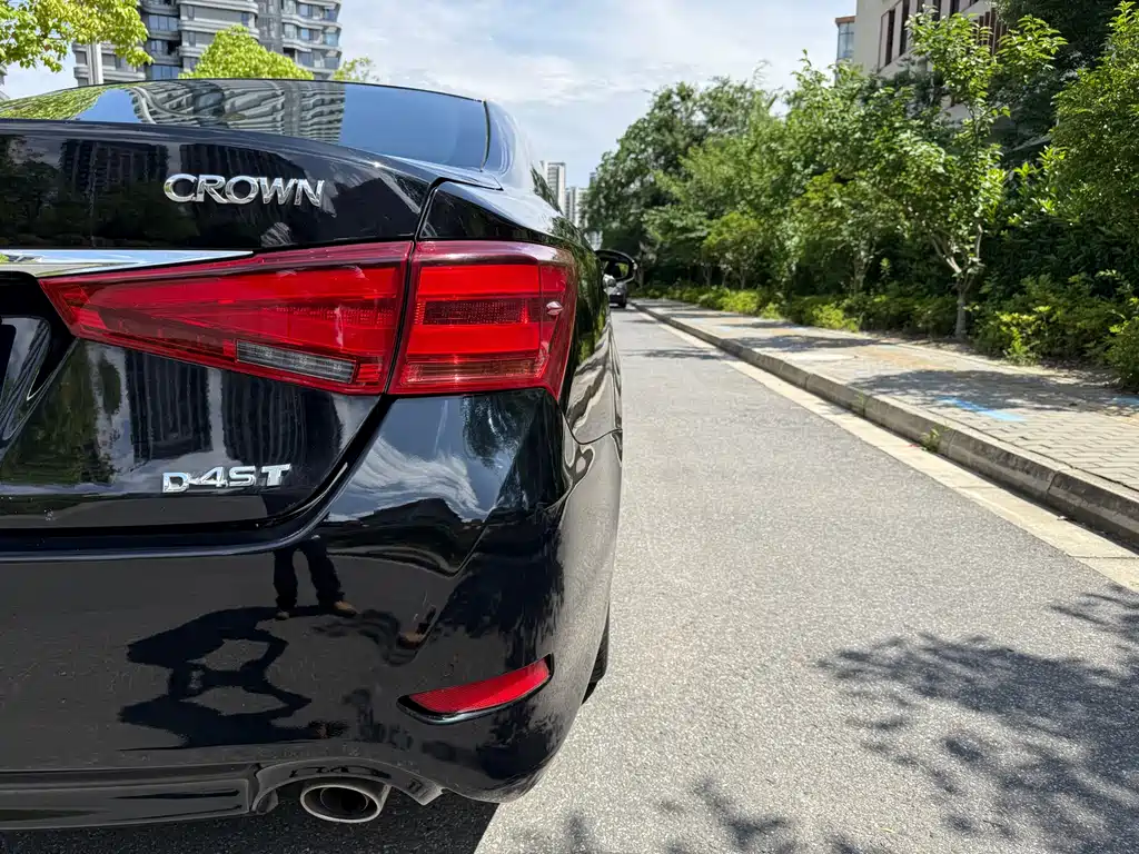 Toyota Crown 2018 — фото 9