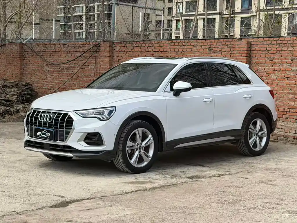 Audi Q3 2022 — фото 1