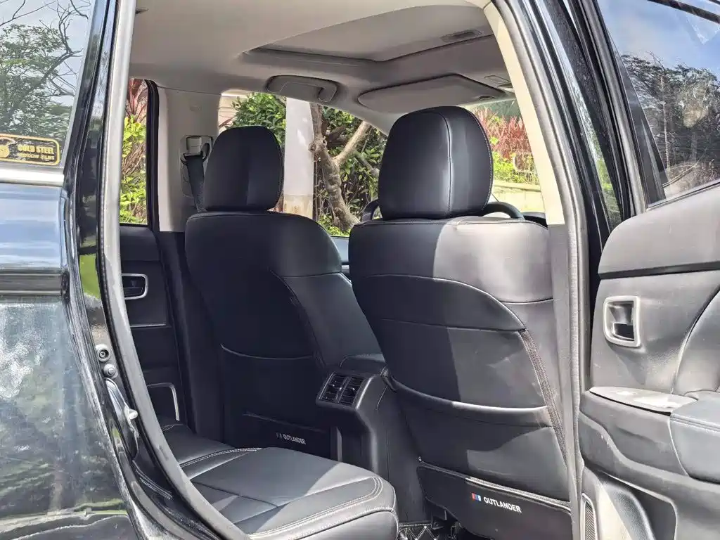 Mitsubishi Outlander 2021 — фото 13