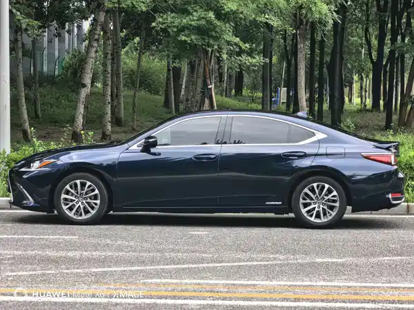 Lexus ES 2021