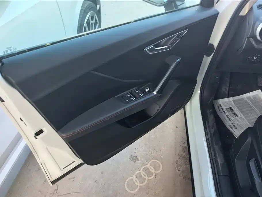 Audi Q2L 2022