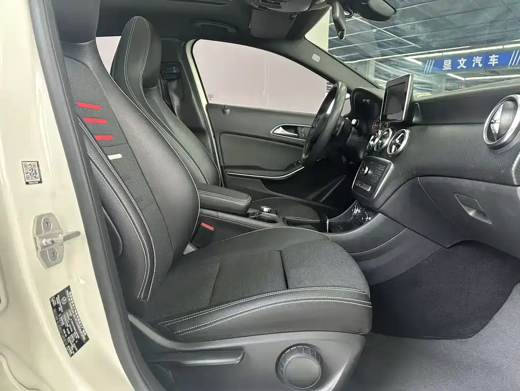 Mercedes-Benz A-Class 2016 — фото 15