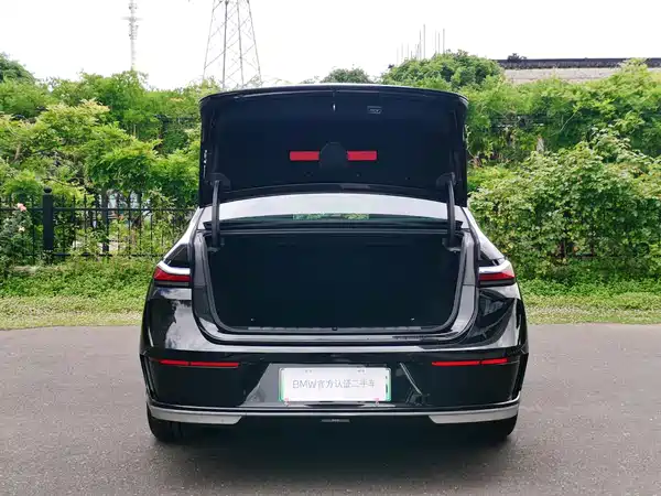 BMW i7 2025