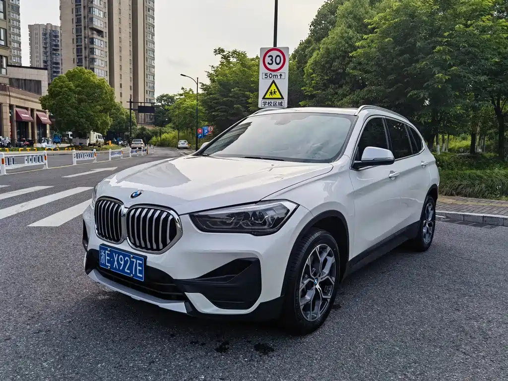 BMW X1 2022 — фото 1