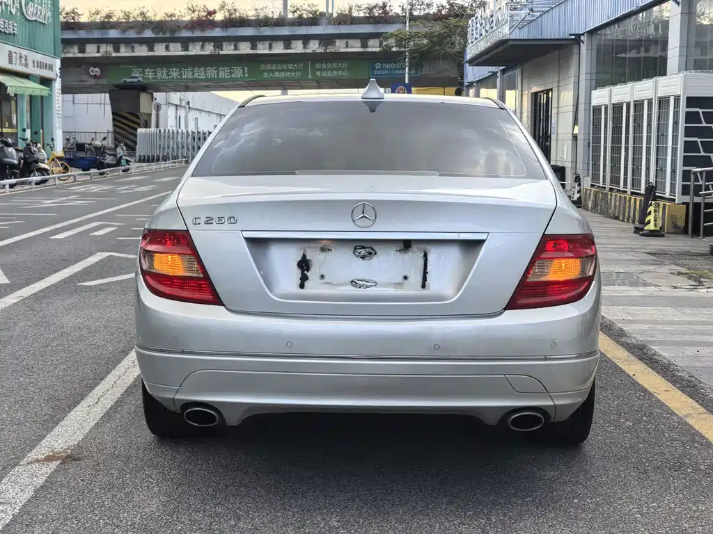 Mercedes-Benz C-Class 2010 — фото 12