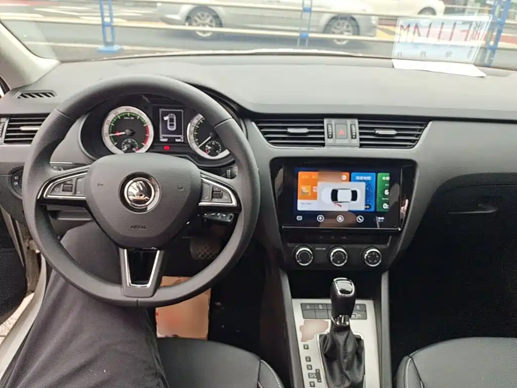 Skoda Octavia 2022 — фото 10