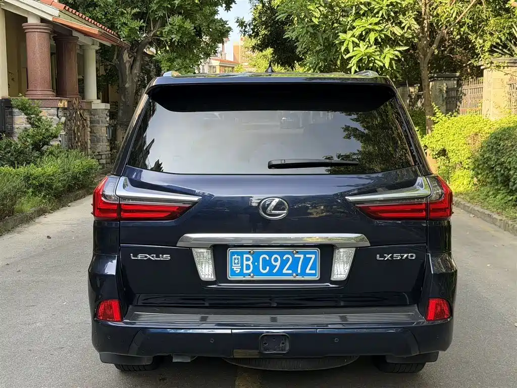Lexus LX 2016