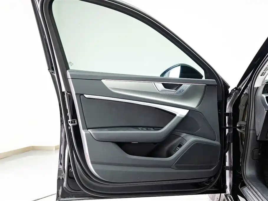 Audi A6L 2023 — фото 10