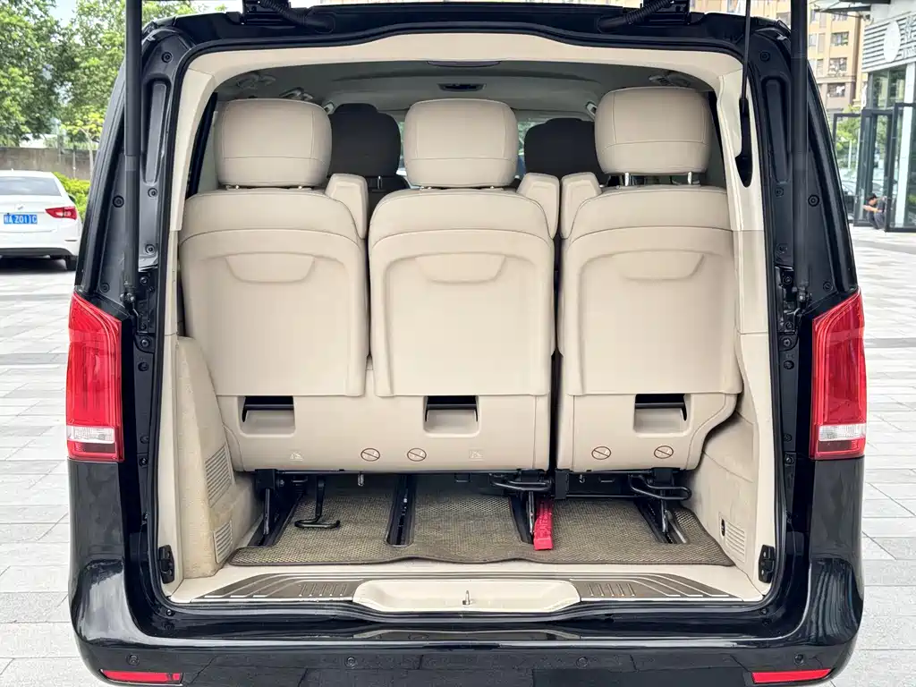 Mercedes-Benz V-Class 2017 — фото 16