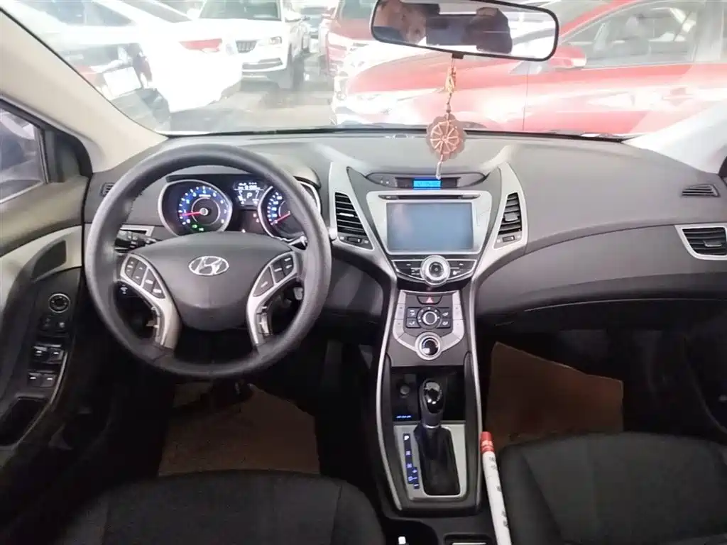 Hyundai Elantra Langdong 2016 — фото 10