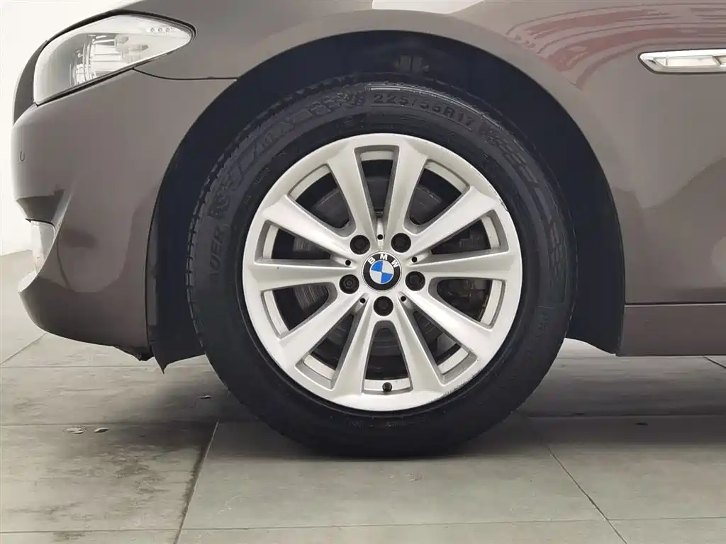 BMW 5 Series 2012 — фото 17