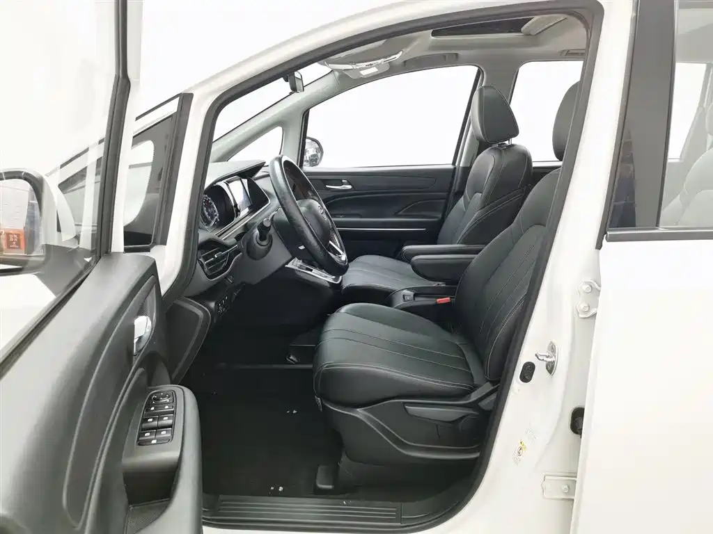 GAC Motor Trumpchi M6 2023 — фото 10