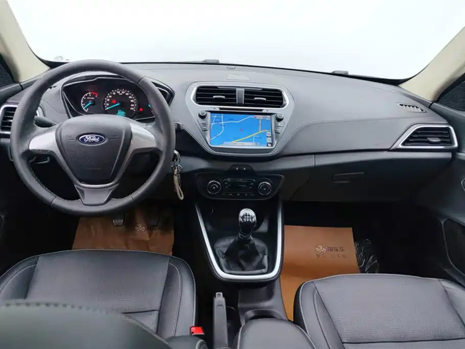 Ford Escort 2018 — фото 12