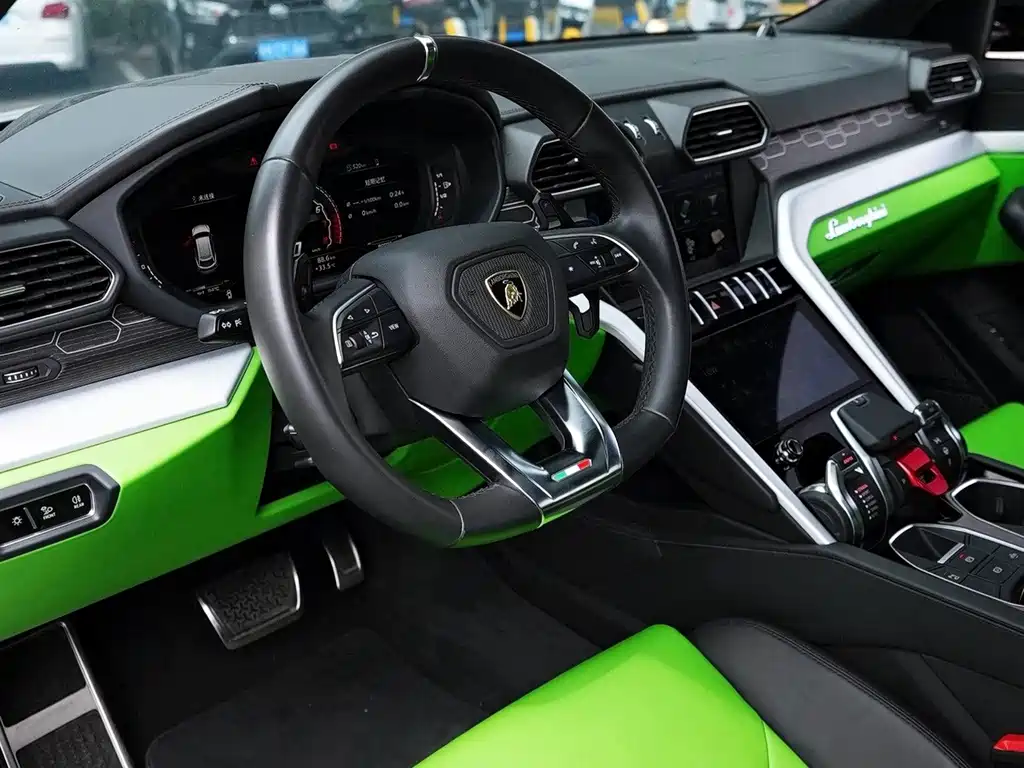 Lamborghini Urus 2019 — фото 9