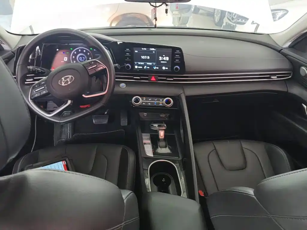Hyundai Elantra 2021 — фото 10