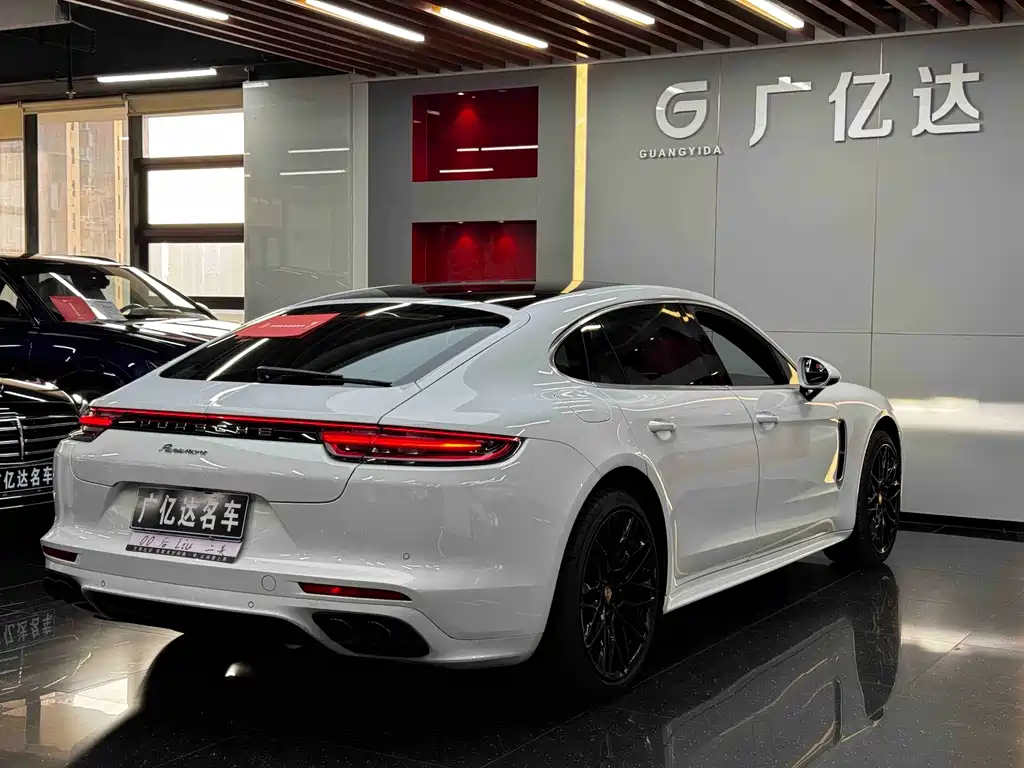Porsche Panamera 2018 — фото 24
