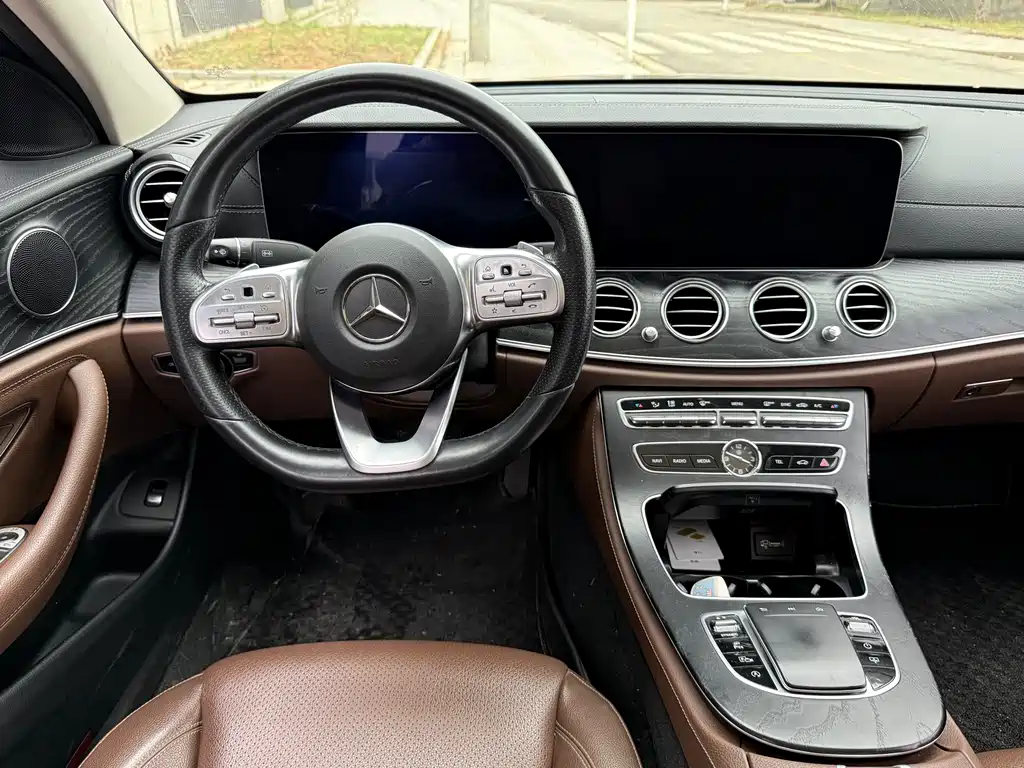 Mercedes-Benz E-Class 2019 — фото 15