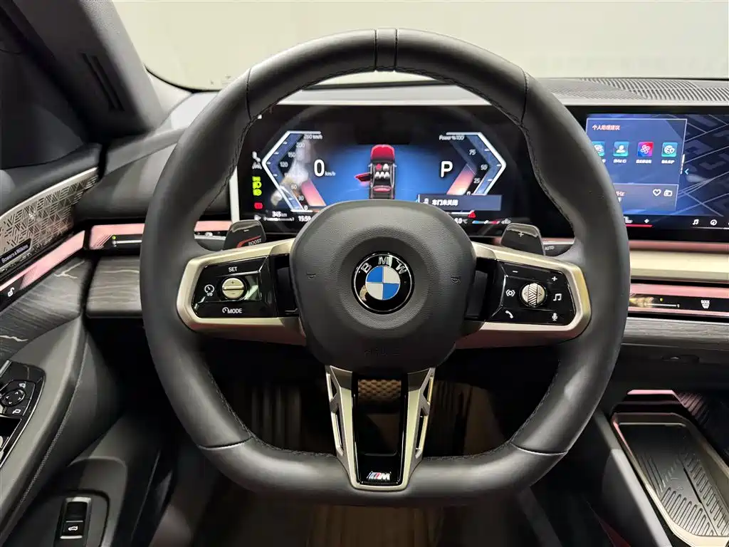 BMW 5 Series 2025 — фото 16