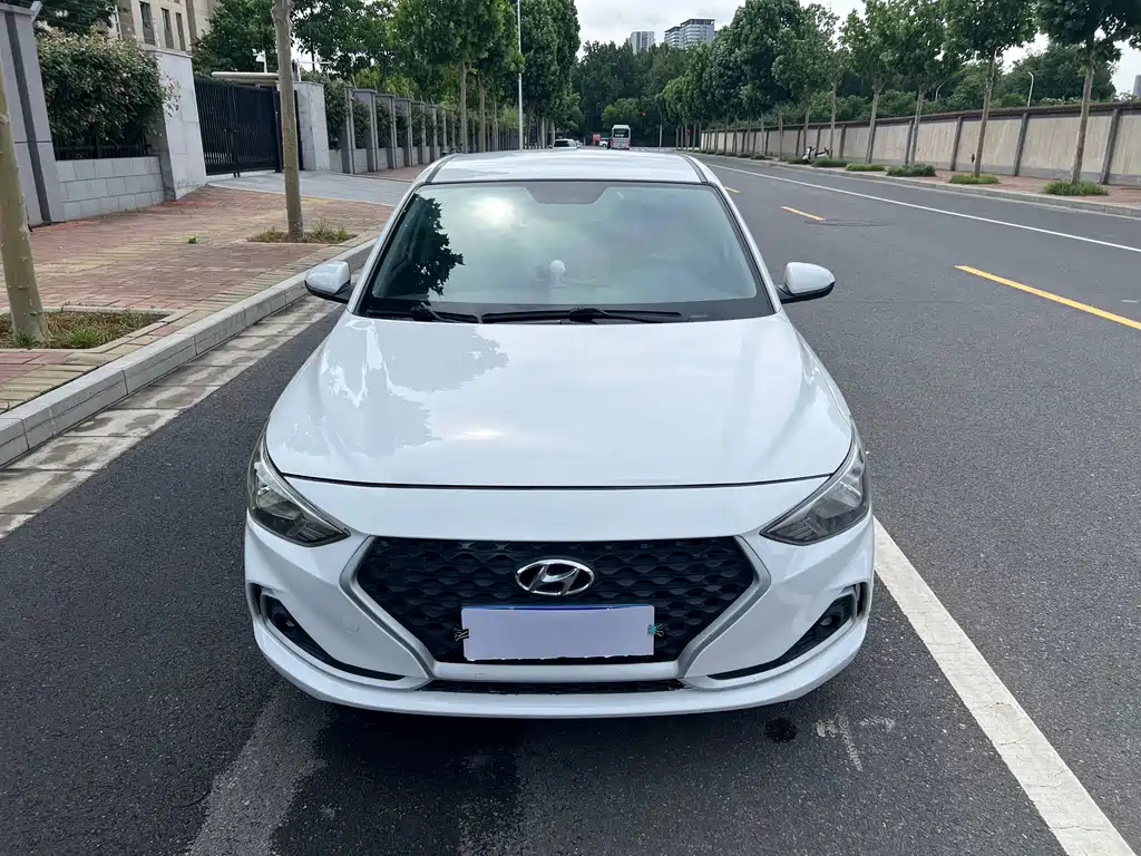 Hyundai Elantra 2018 — фото 2