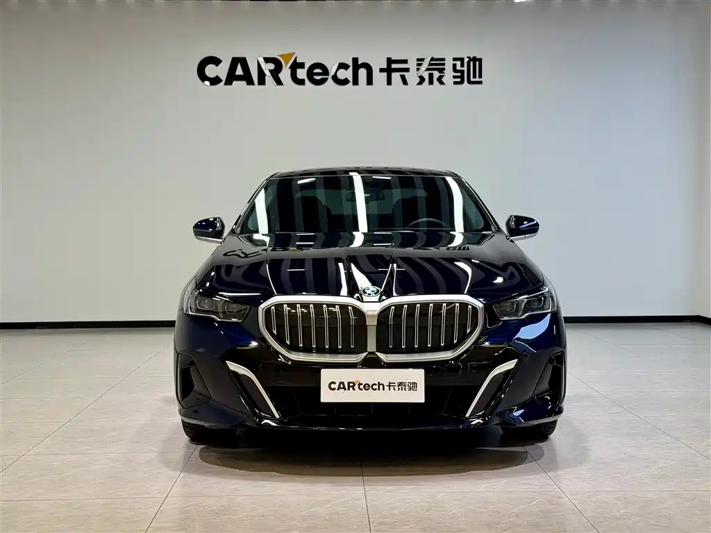 BMW 5 Series 2025 — фото 3