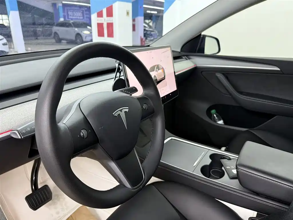 Tesla Model Y 2023 — фото 11