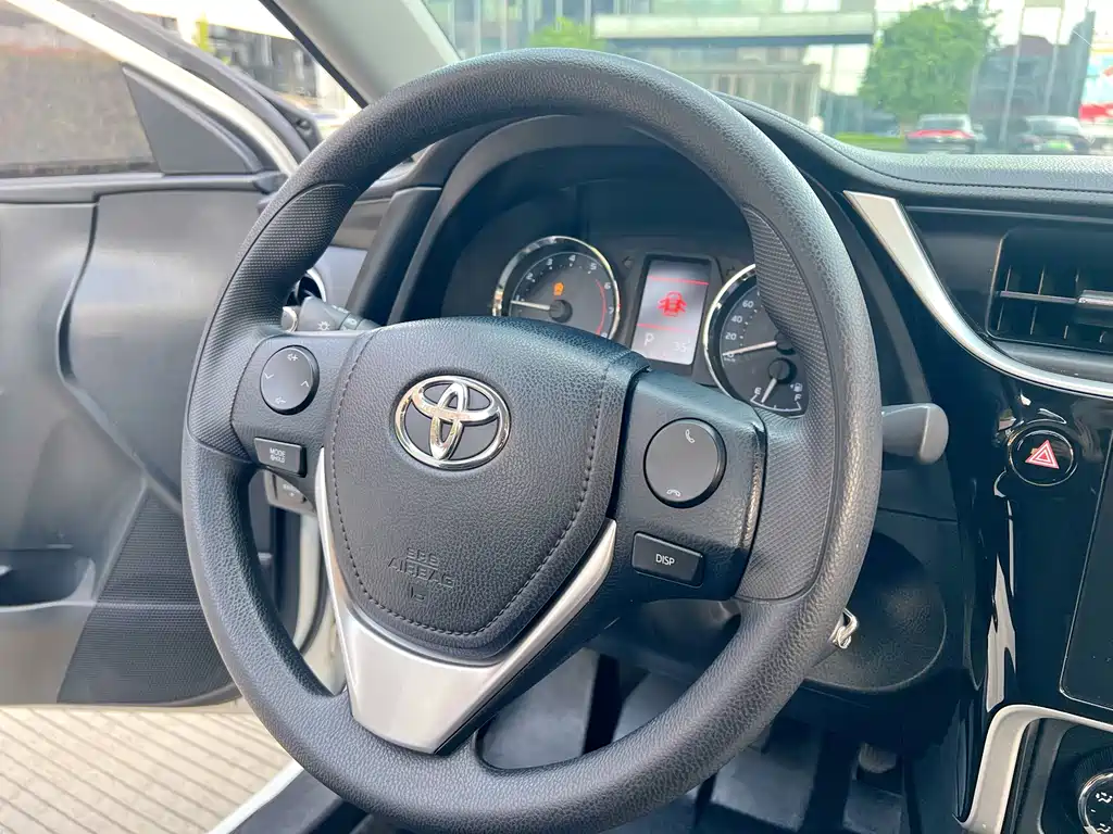 Toyota Corolla 2018 — фото 12