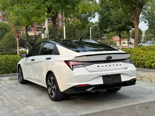 Hyundai Elantra 2022