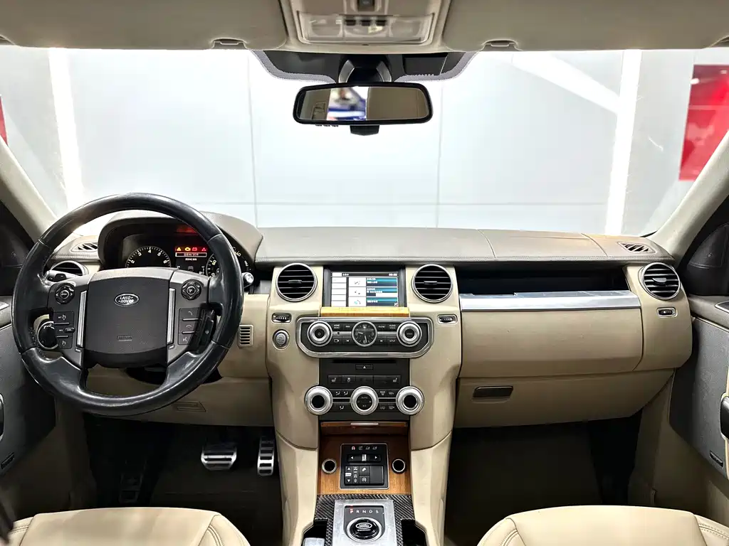 Land Rover Discovery 2014 — фото 10