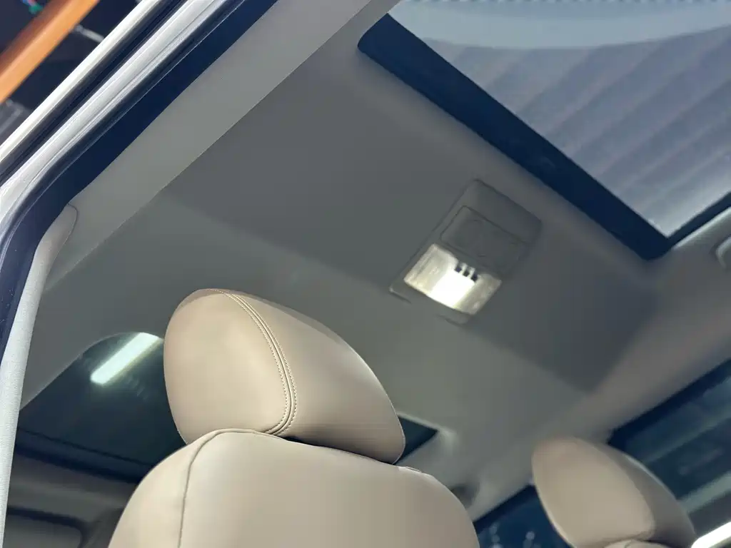 Land Rover Discovery 2014 — фото 16