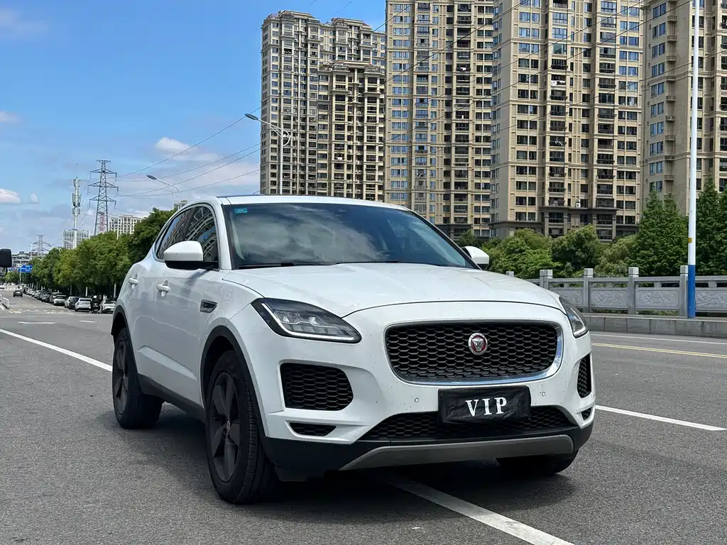 Jaguar E-PACE 2020 — фото 3