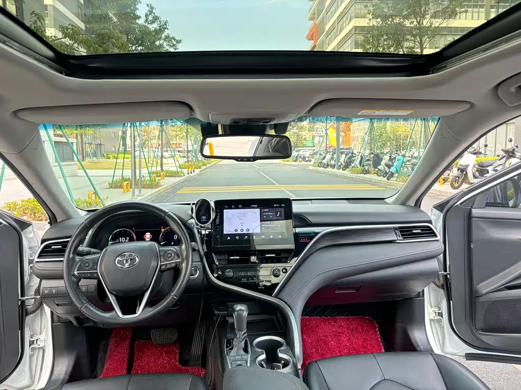 Toyota Camry 2023 — фото 12