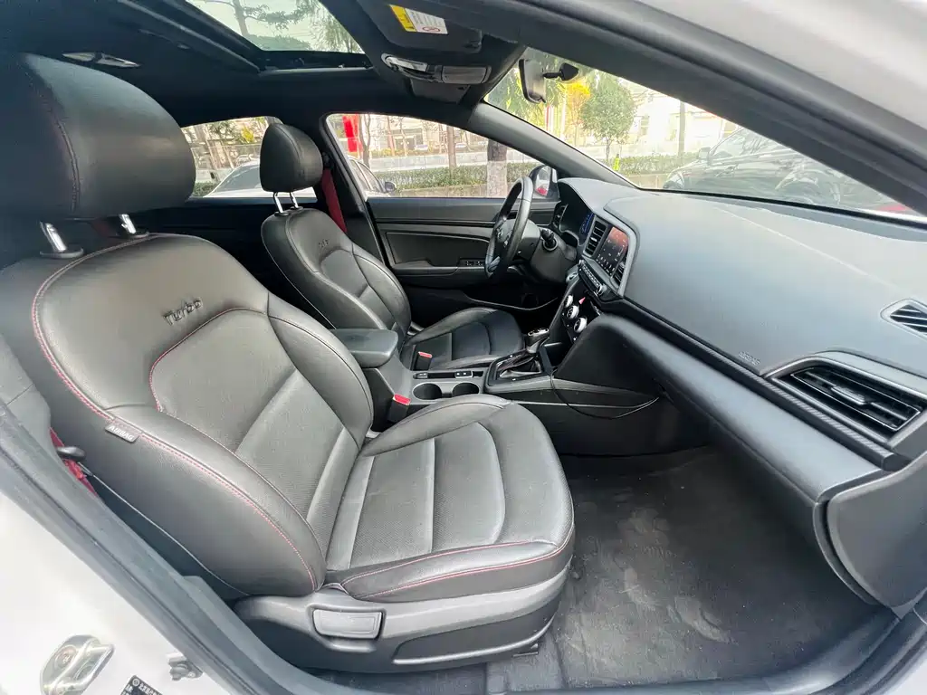 Hyundai Elantra 2019 — фото 15