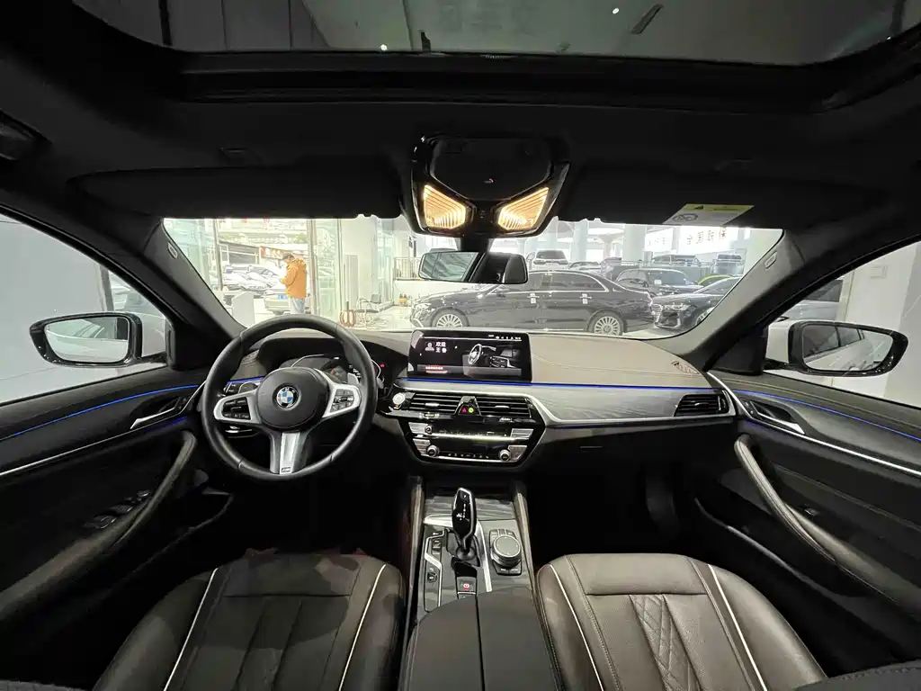 BMW 5 Series 2021 — фото 14