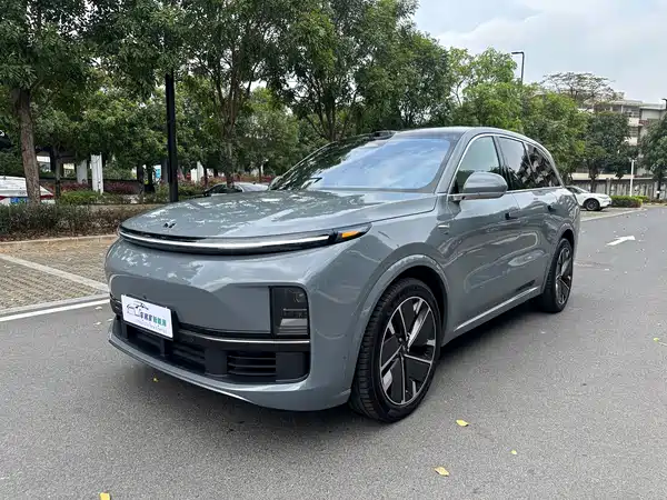 Li Auto L8 2025
