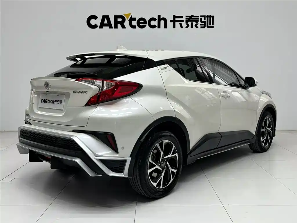 Toyota C-HR 2019 — фото 12