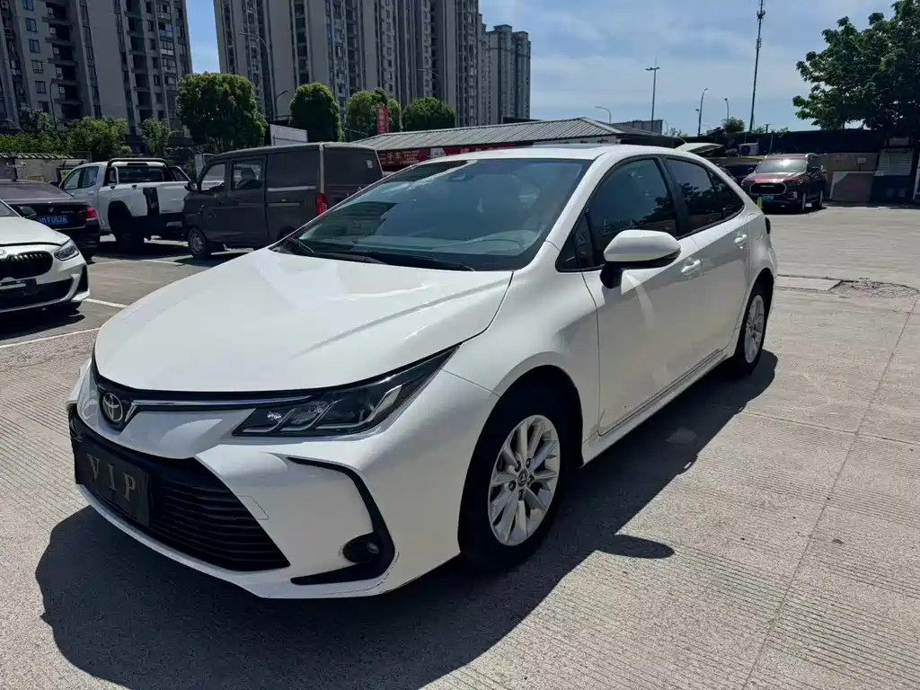 Toyota Corolla 2022 — фото 1
