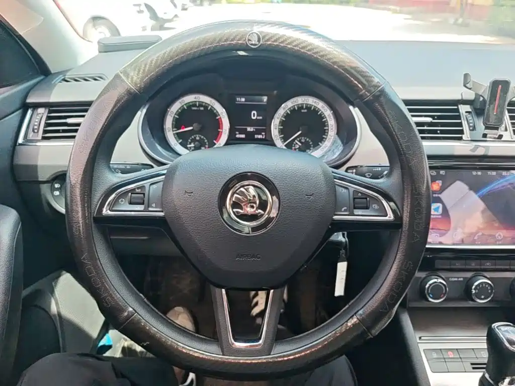 Skoda Octavia 2019 — фото 11