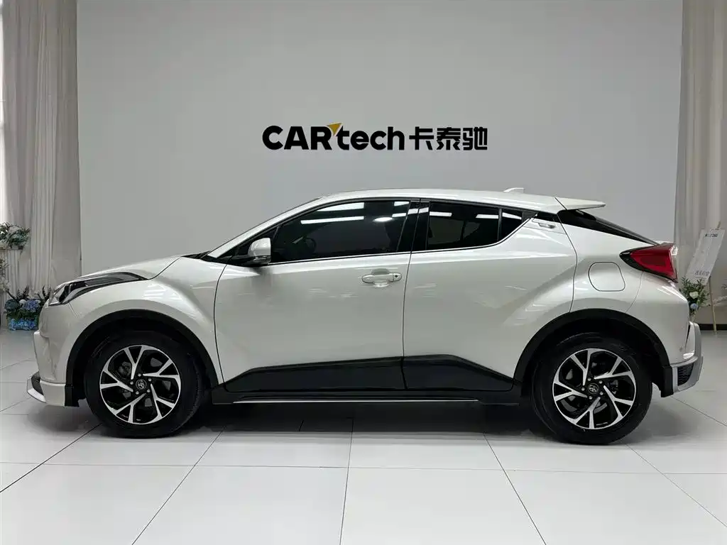 Toyota C-HR 2019 — фото 17