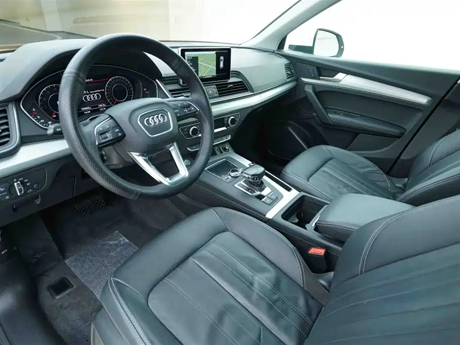 Audi Q5L 2021 — фото 10