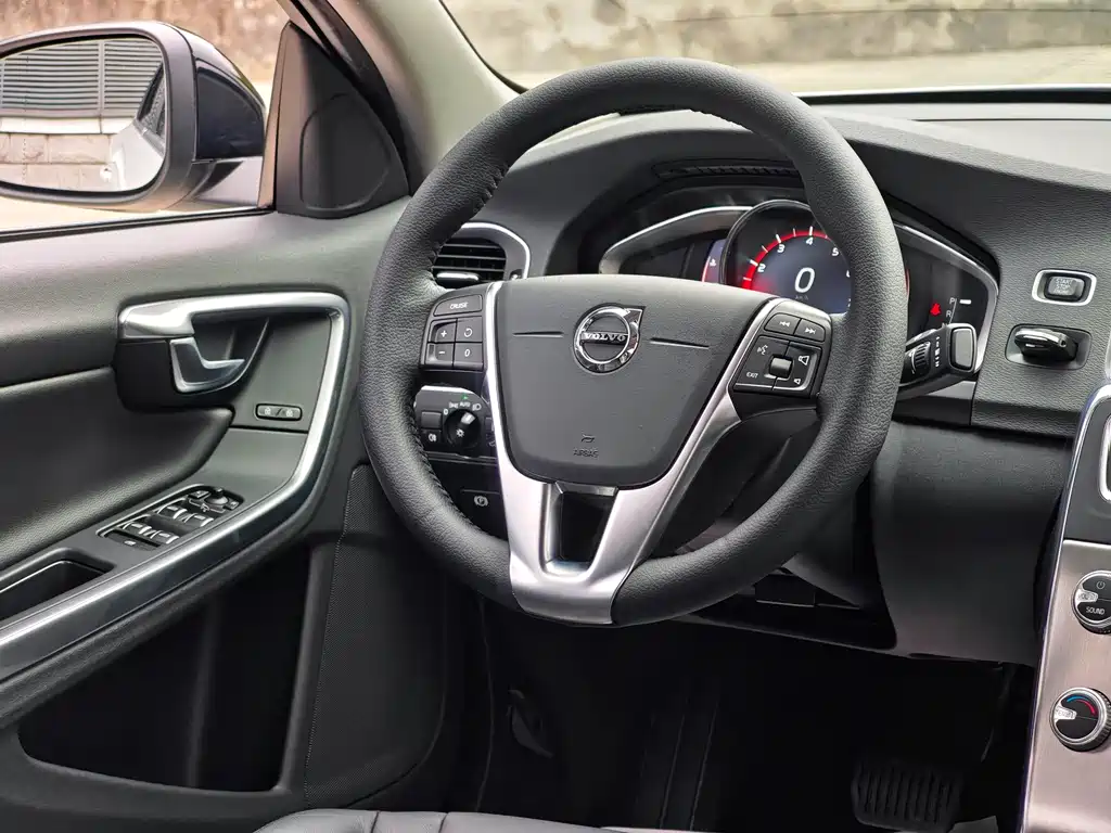 Volvo S60 2020 — фото 14