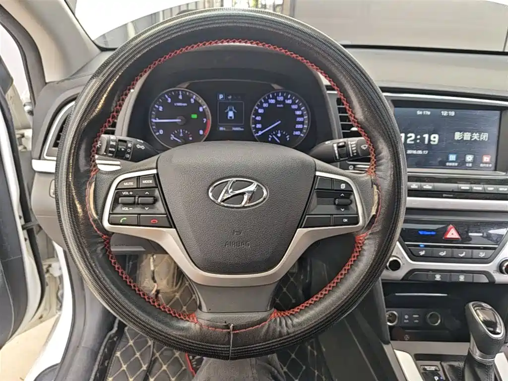 Hyundai Elantra 2017 — фото 11