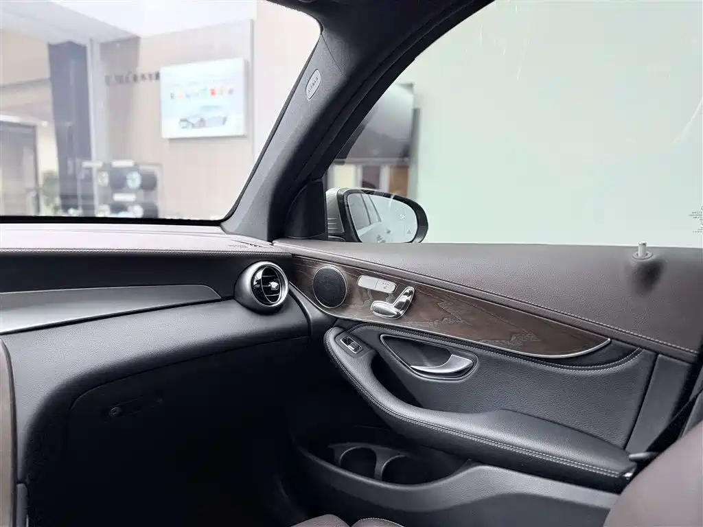 Mercedes-Benz GLC 2020 — фото 37