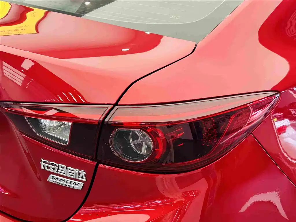 Mazda 3 Axela 2018 — фото 12