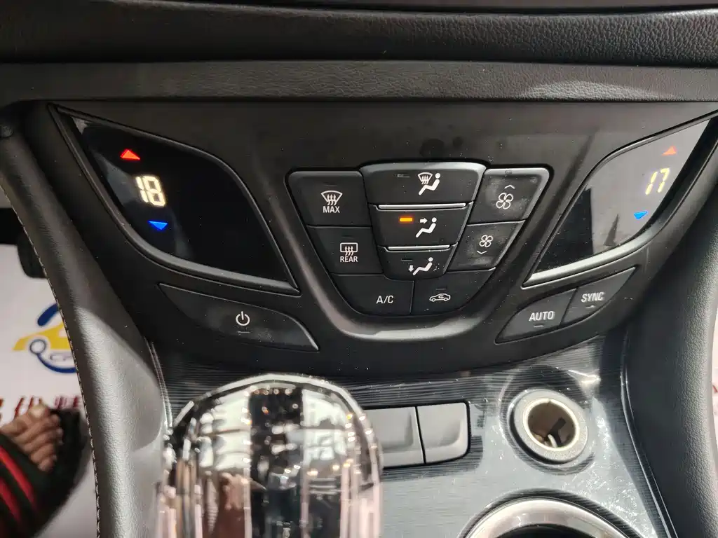 Buick Envision Plus 2018 — фото 15