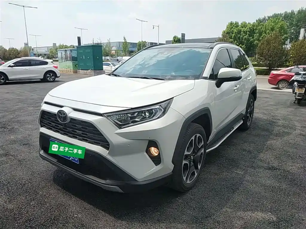 Toyota RAV4 2020 — фото 2