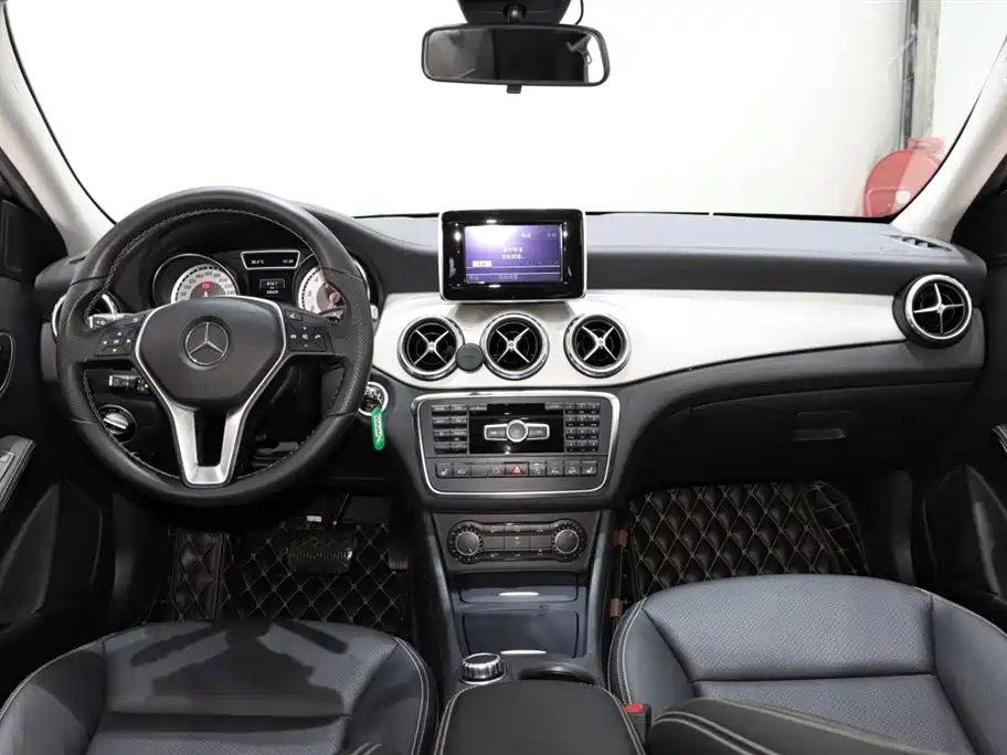 Mercedes-Benz GLA 2015 — фото 12