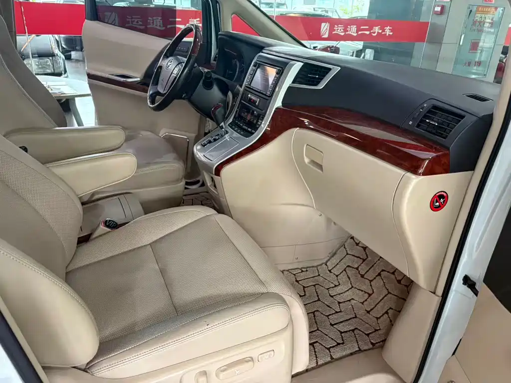Toyota Alphard 2011 — фото 12