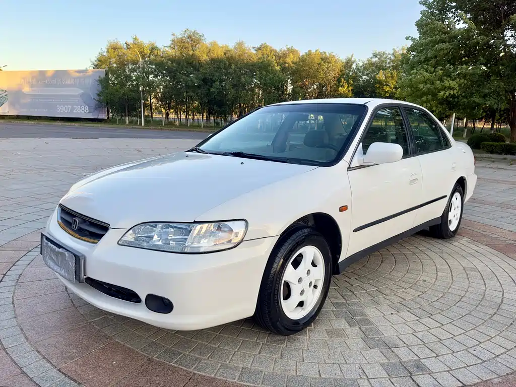 Honda Accord 2001 — фото 1
