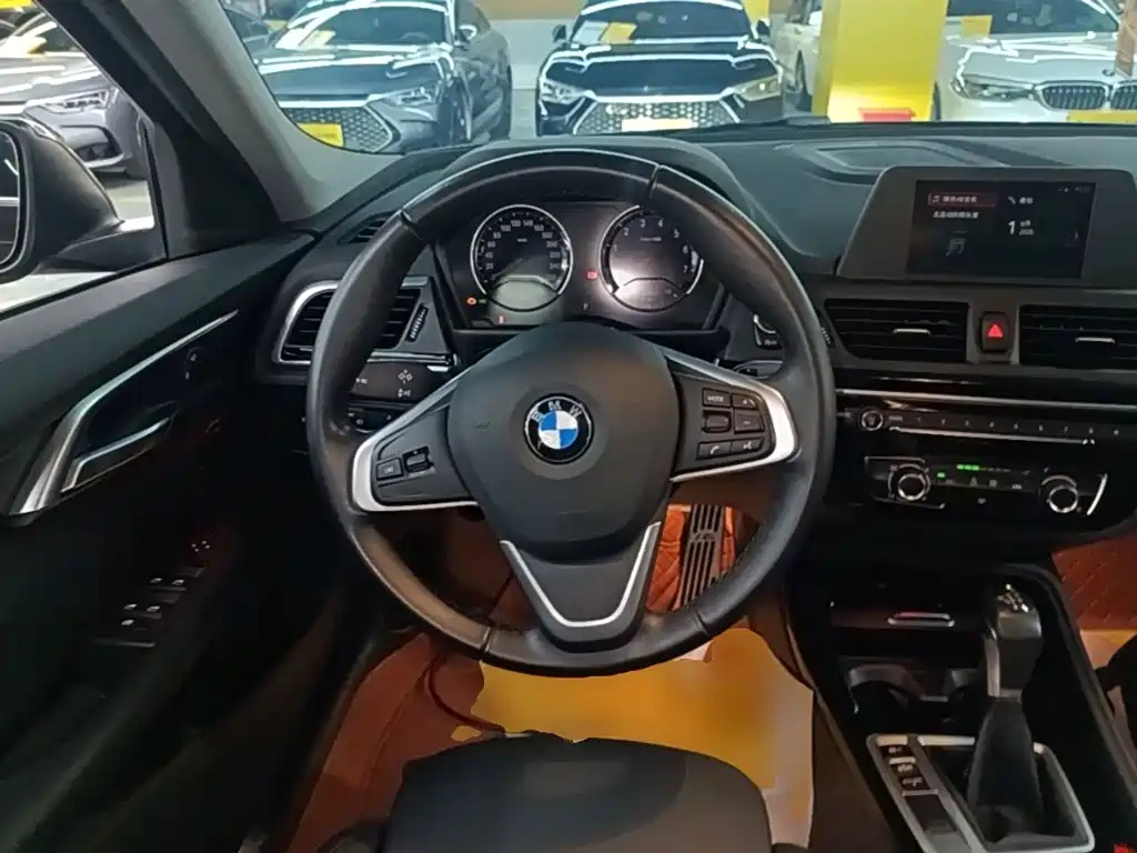 BMW 1 Series 2019 — фото 11