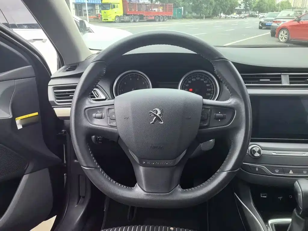 Peugeot 408 2016 — фото 11